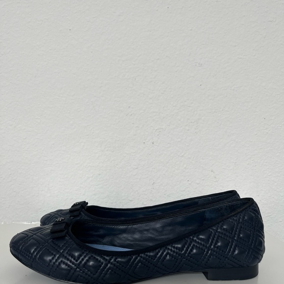 TORY BURCH•NAVY BLUE•QUILTED STYLE LEATHER FLATS•SIZE 8.5 M - Picture 10 of 12